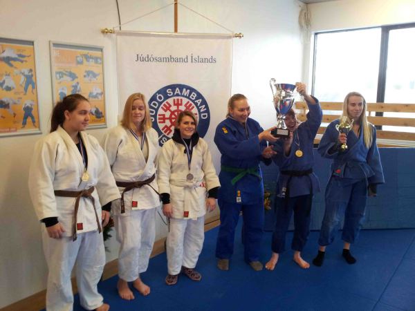 Gull og silfursveitir  kvenna