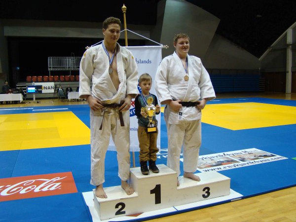 100 kg