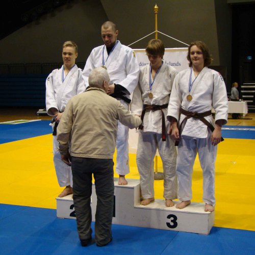 -73 kg