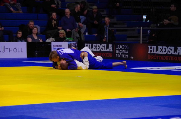 Logi Haraldss (blue) vs Sveinbjorn Iura