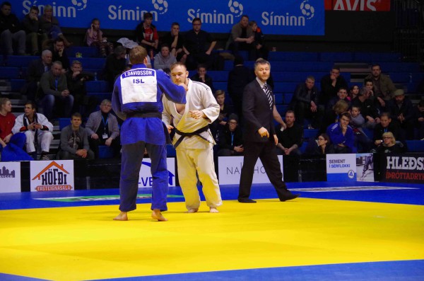 Thor Davidsson (blue) vs Matej HAJAS