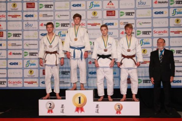 Alexander Silfur U18 -55