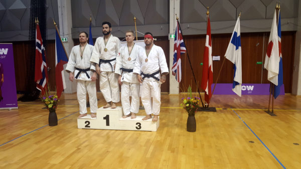 100kg
